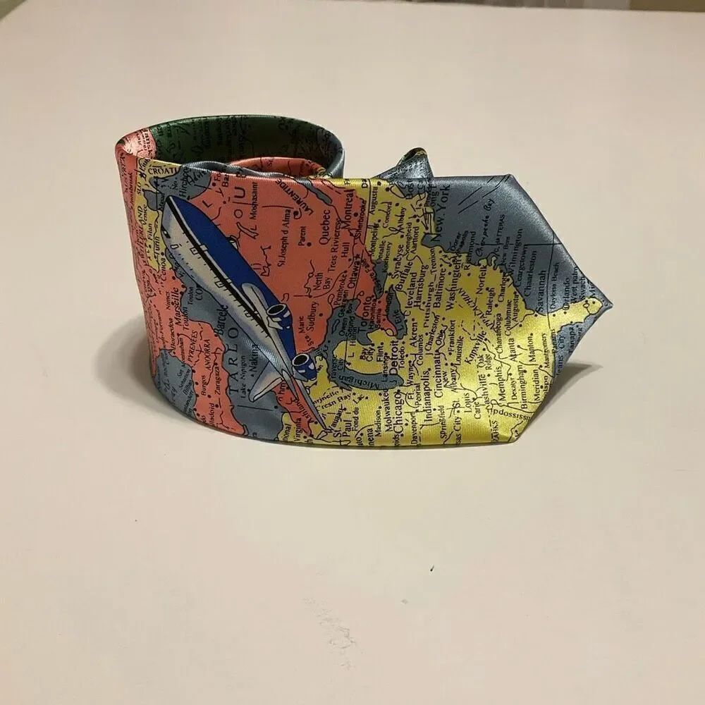 100% Silk NWOT World Map Tie by Kai Long. Teacher, historian, geography